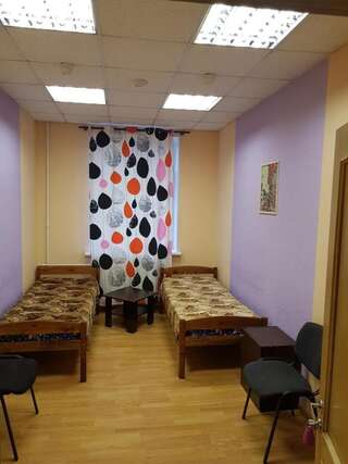 Мини-отель  Глобус Санкт-Петербург Двухместный номер с 2 отдельными кроватями и общей ванной комнатой-5